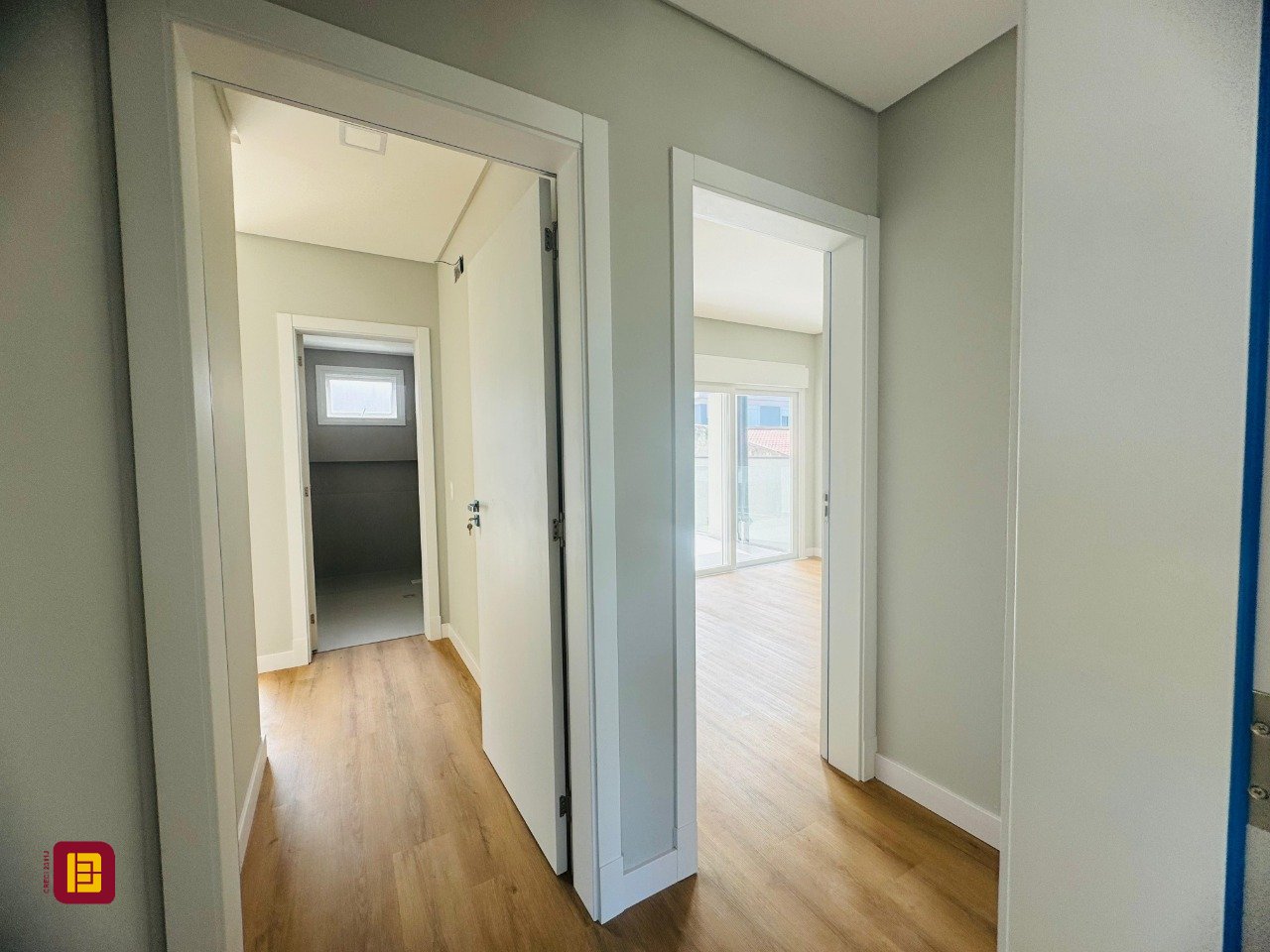 Casa com 210m², 6 quartos (sendo 3 suítes), 4 garagens, no bairro Campeche em Florianópolis