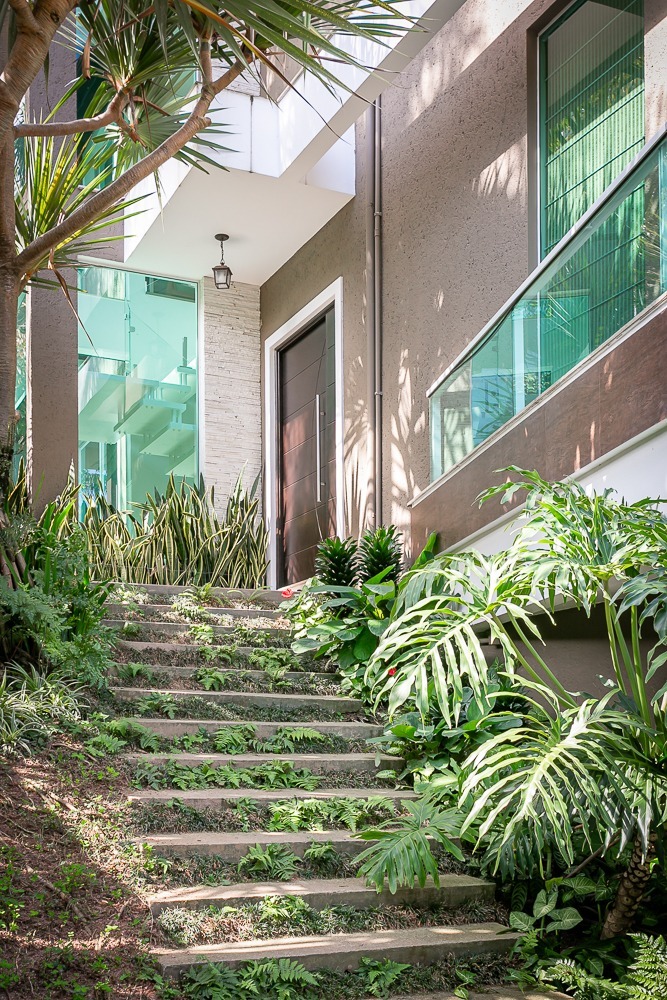 Casa com 410m², 4 quartos (sendo 4 suítes), 3 garagens, no bairro Praia Mole em Florianópolis