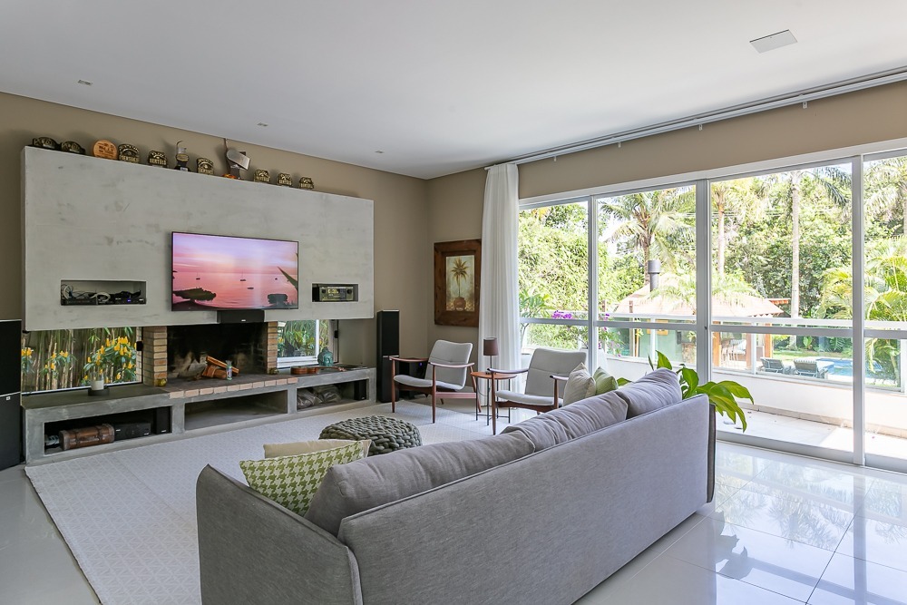 Casa com 410m², 4 quartos (sendo 4 suítes), 3 garagens, no bairro Praia Mole em Florianópolis