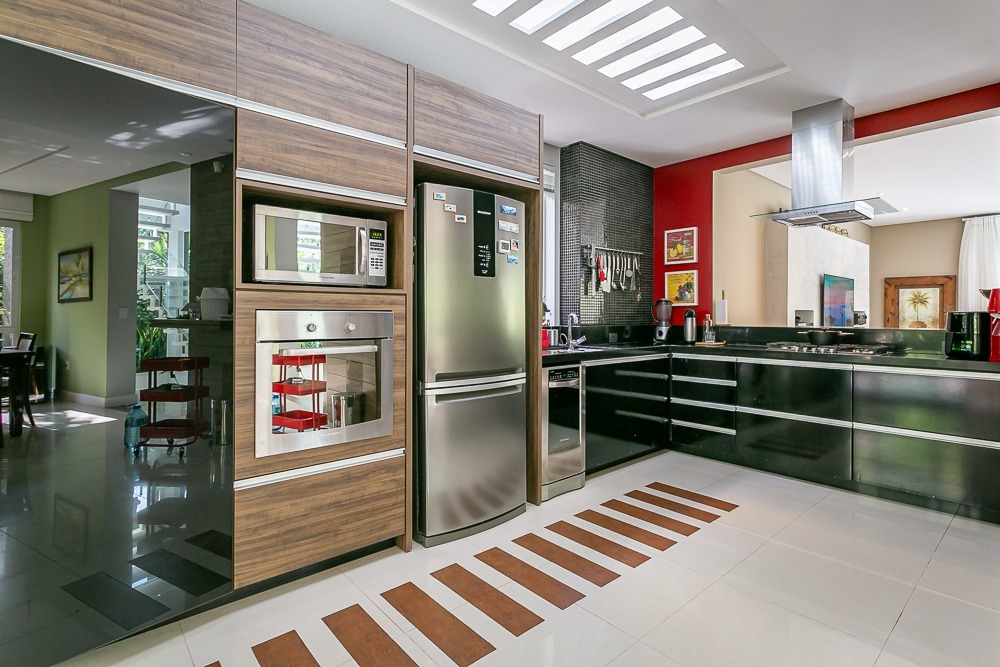 Casa com 410m², 4 quartos (sendo 4 suítes), 3 garagens, no bairro Praia Mole em Florianópolis