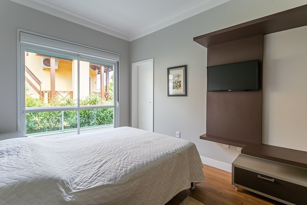 Casa com 410m², 4 quartos (sendo 4 suítes), 3 garagens, no bairro Praia Mole em Florianópolis