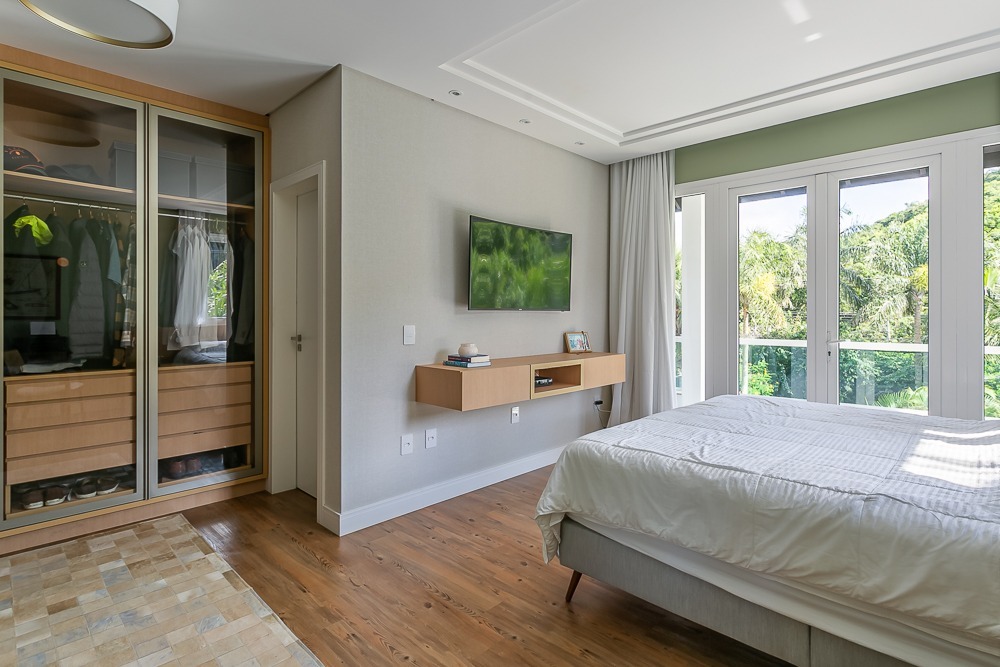 Casa com 410m², 4 quartos (sendo 4 suítes), 3 garagens, no bairro Praia Mole em Florianópolis
