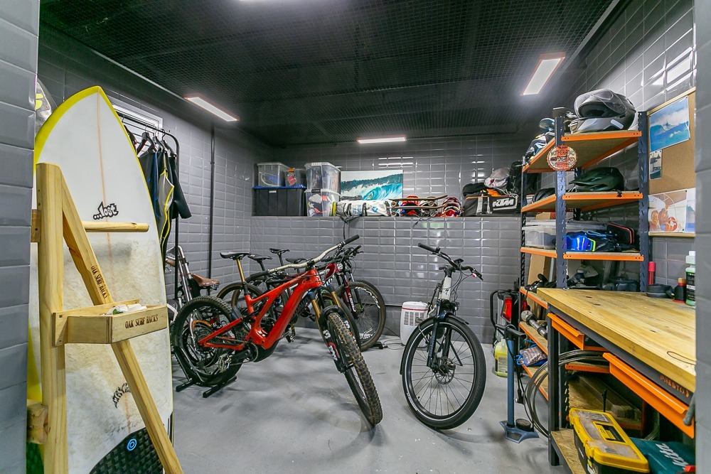 Casa com 410m², 4 quartos (sendo 4 suítes), 3 garagens, no bairro Praia Mole em Florianópolis