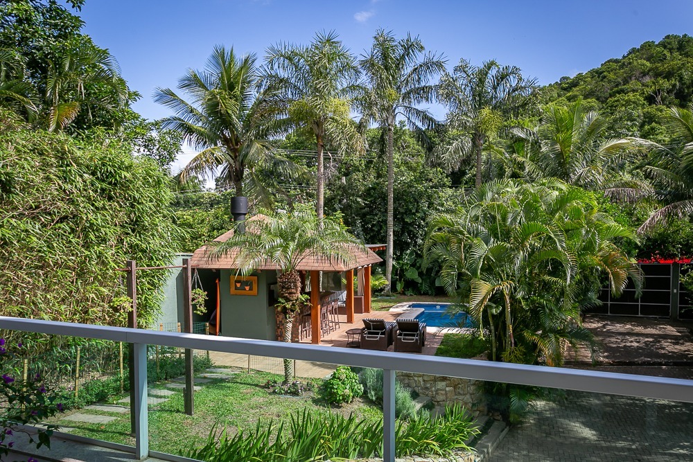 Casa com 410m², 4 quartos (sendo 4 suítes), 3 garagens, no bairro Praia Mole em Florianópolis