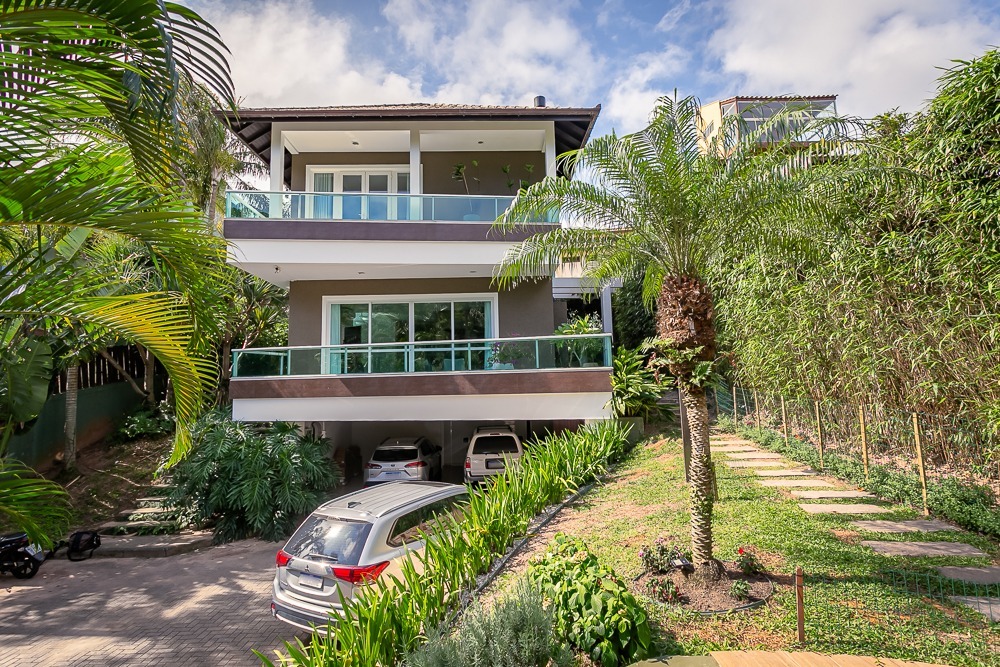 Casa com 410m², 4 quartos (sendo 4 suítes), 3 garagens, no bairro Praia Mole em Florianópolis