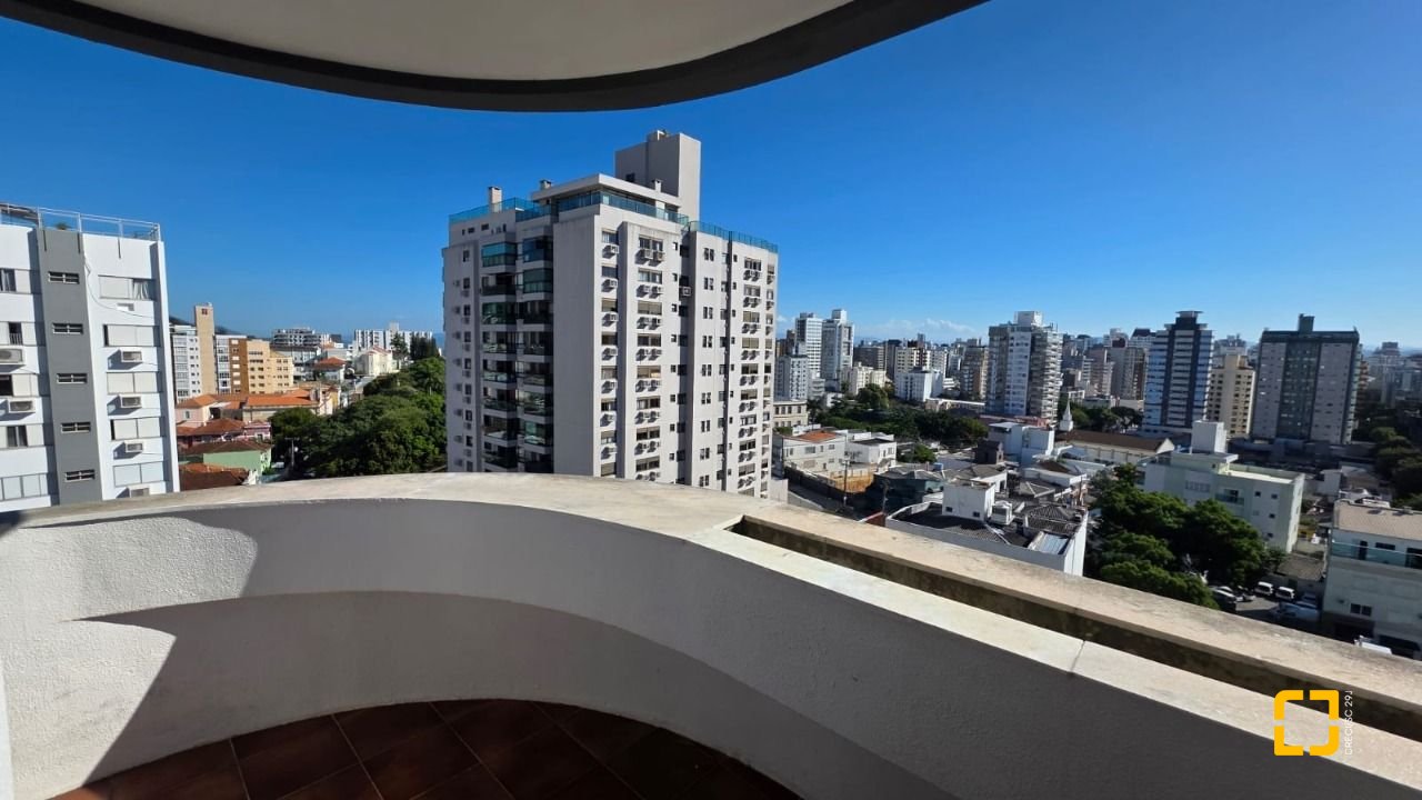 Apartamento com 211m², 5 quartos (sendo 1 suíte), 2 garagens, no bairro Centro em Florianópolis