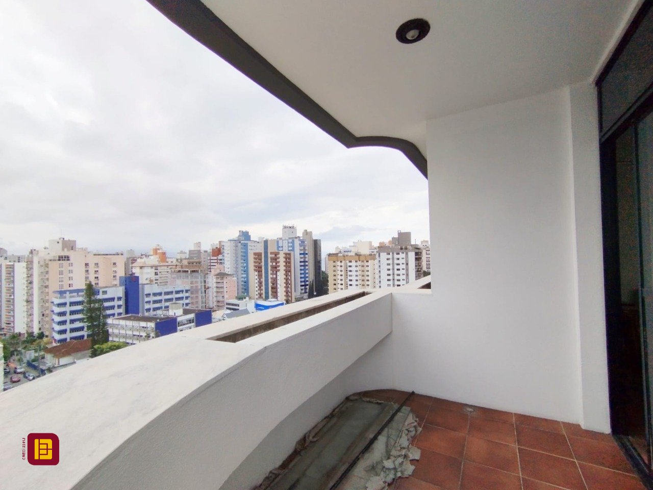 Apartamento com 211m², 5 quartos (sendo 1 suíte), 2 garagens, no bairro Centro em Florianópolis