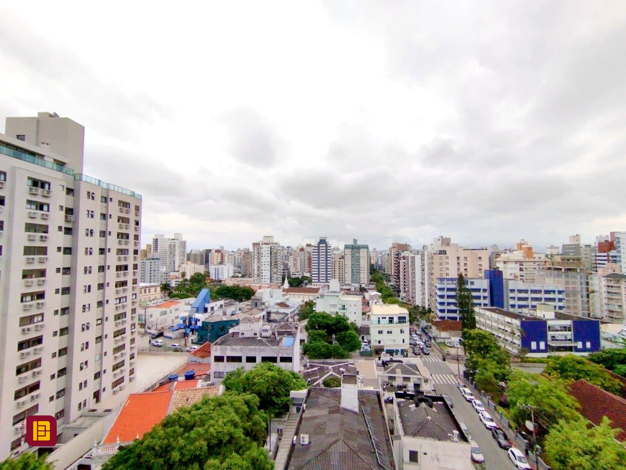 Apartamento com 211m², 5 quartos (sendo 1 suíte), 2 garagens, no bairro Centro em Florianópolis