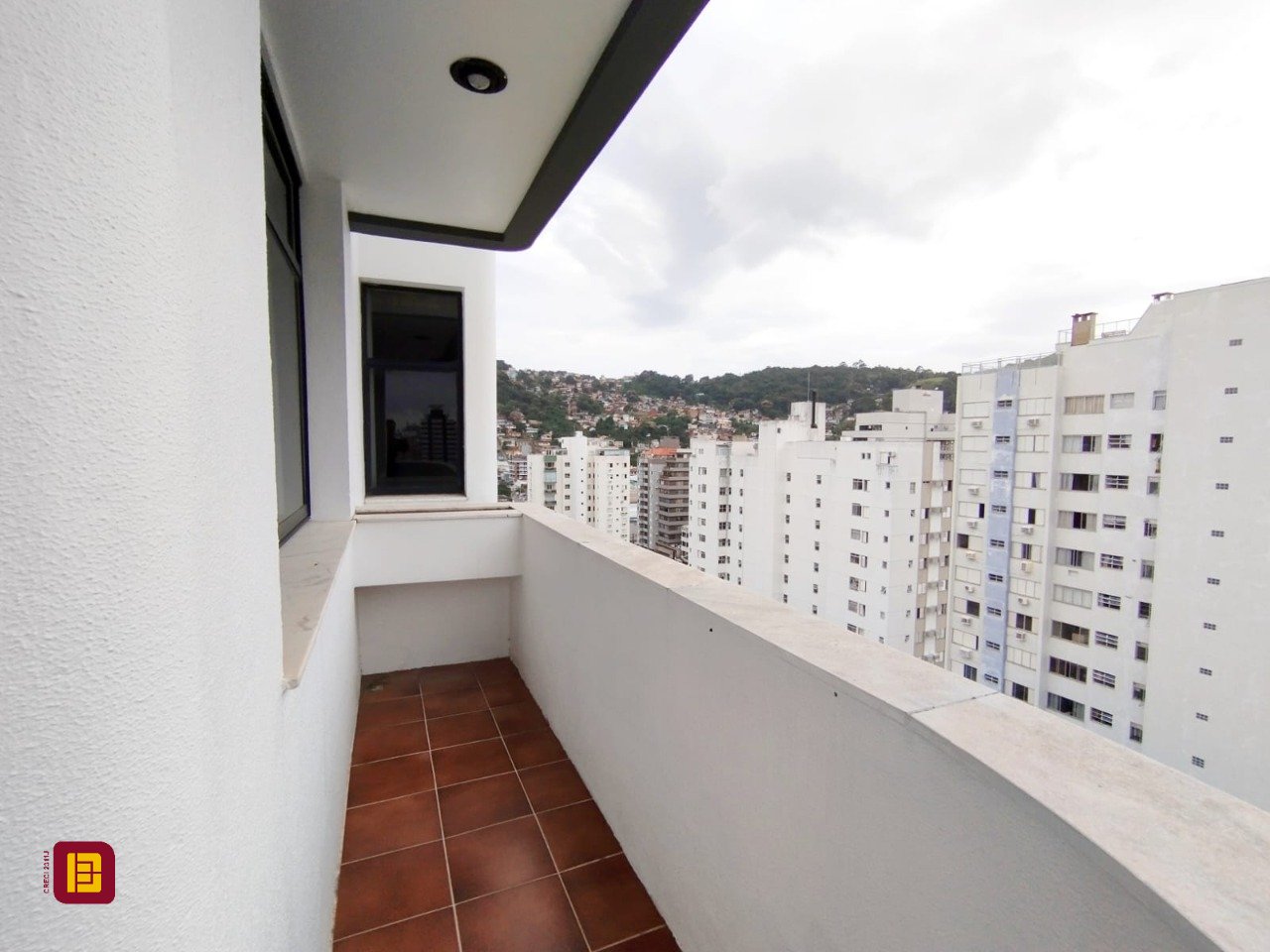 Apartamento com 211m², 5 quartos (sendo 1 suíte), 2 garagens, no bairro Centro em Florianópolis