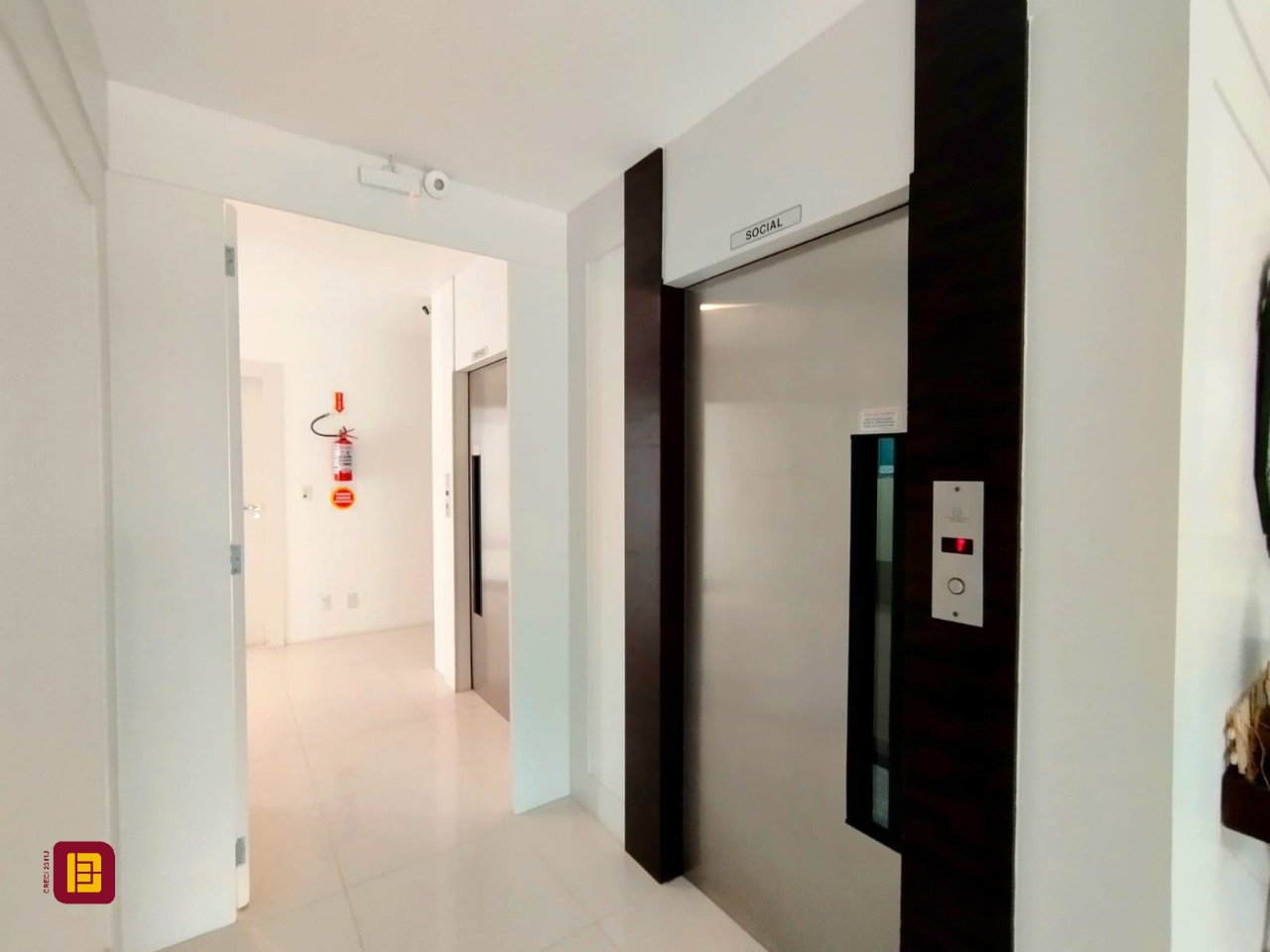 Apartamento com 211m², 5 quartos (sendo 1 suíte), 2 garagens, no bairro Centro em Florianópolis