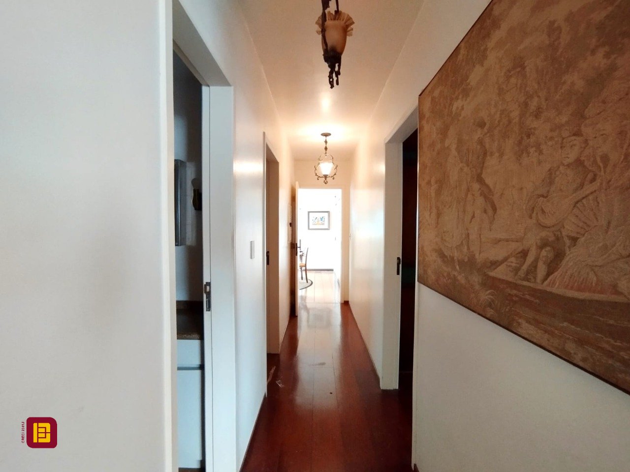 Apartamento com 211m², 5 quartos (sendo 1 suíte), 2 garagens, no bairro Centro em Florianópolis