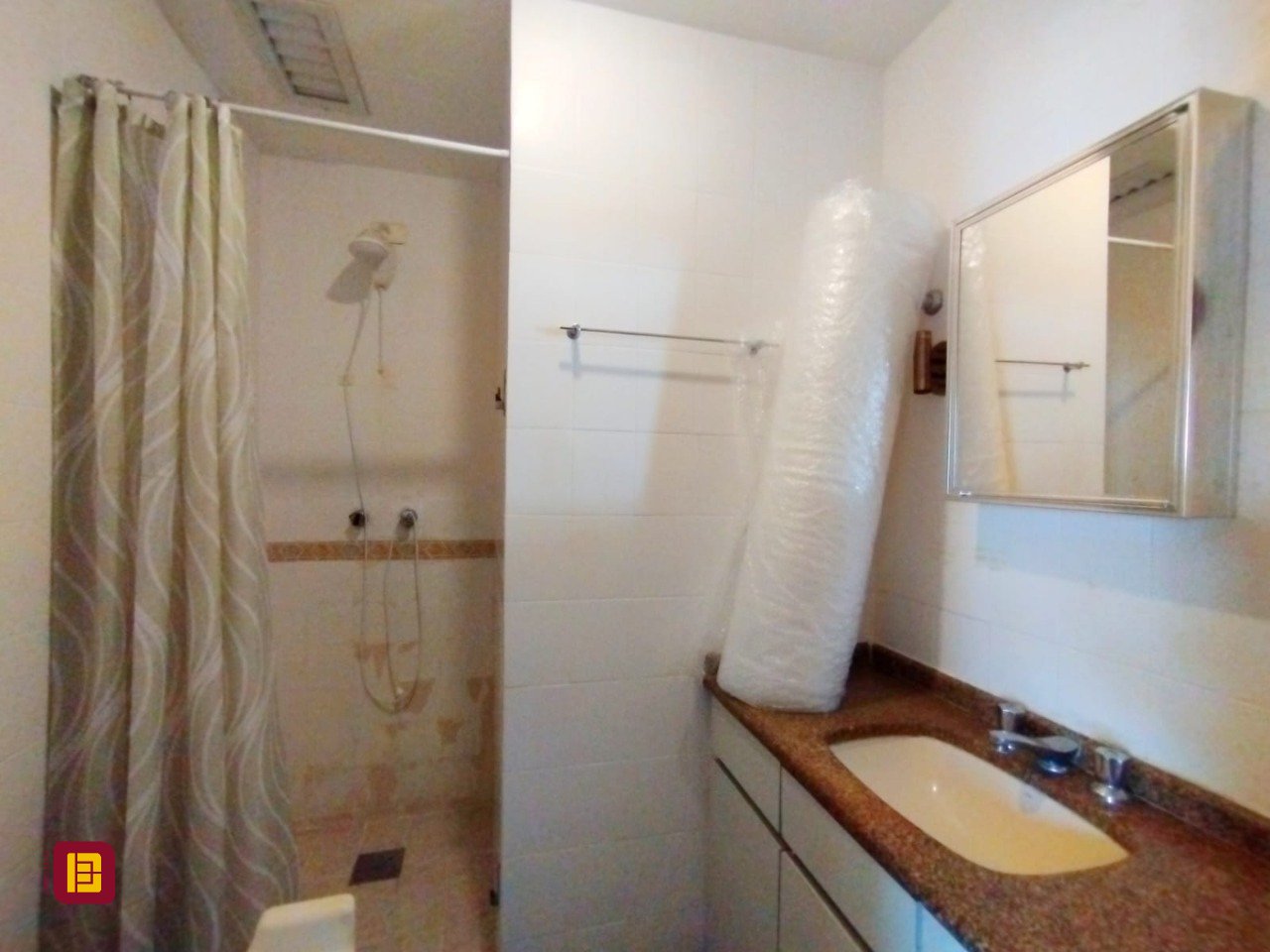 Apartamento com 211m², 5 quartos (sendo 1 suíte), 2 garagens, no bairro Centro em Florianópolis