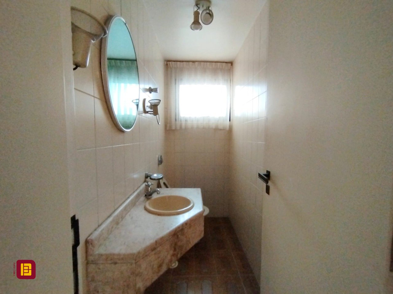 Apartamento com 211m², 5 quartos (sendo 1 suíte), 2 garagens, no bairro Centro em Florianópolis