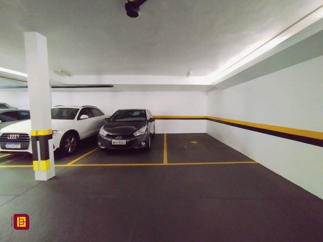 Apartamento com 211m², 5 quartos (sendo 1 suíte), 2 garagens, no bairro Centro em Florianópolis