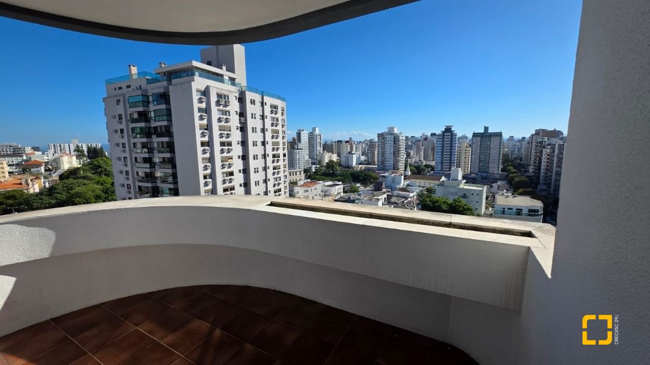 Apartamento com 211m², 5 quartos (sendo 1 suíte), 2 garagens, no bairro Centro em Florianópolis