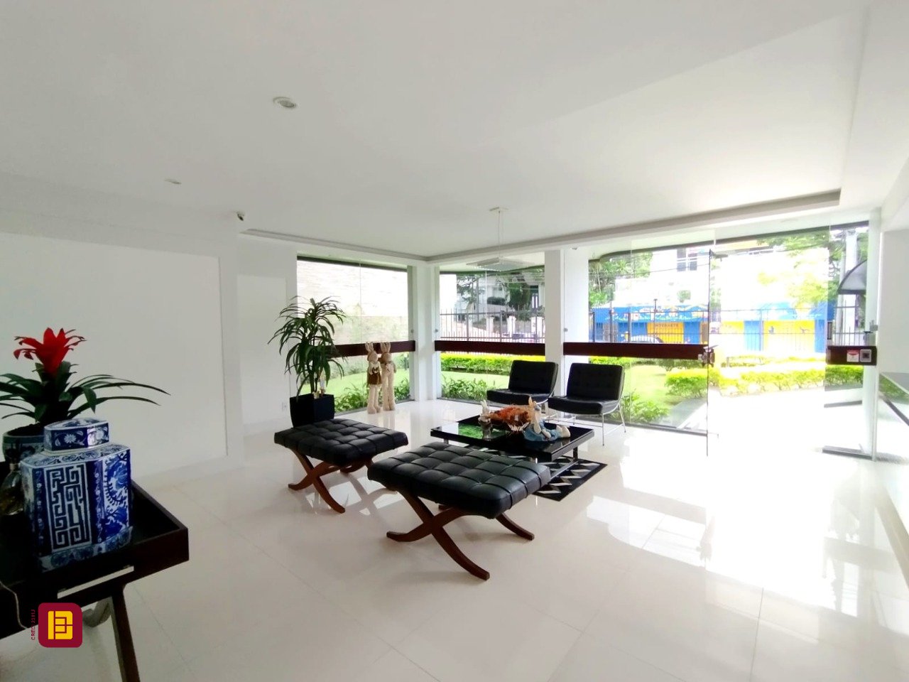 Apartamento com 211m², 5 quartos (sendo 1 suíte), 2 garagens, no bairro Centro em Florianópolis