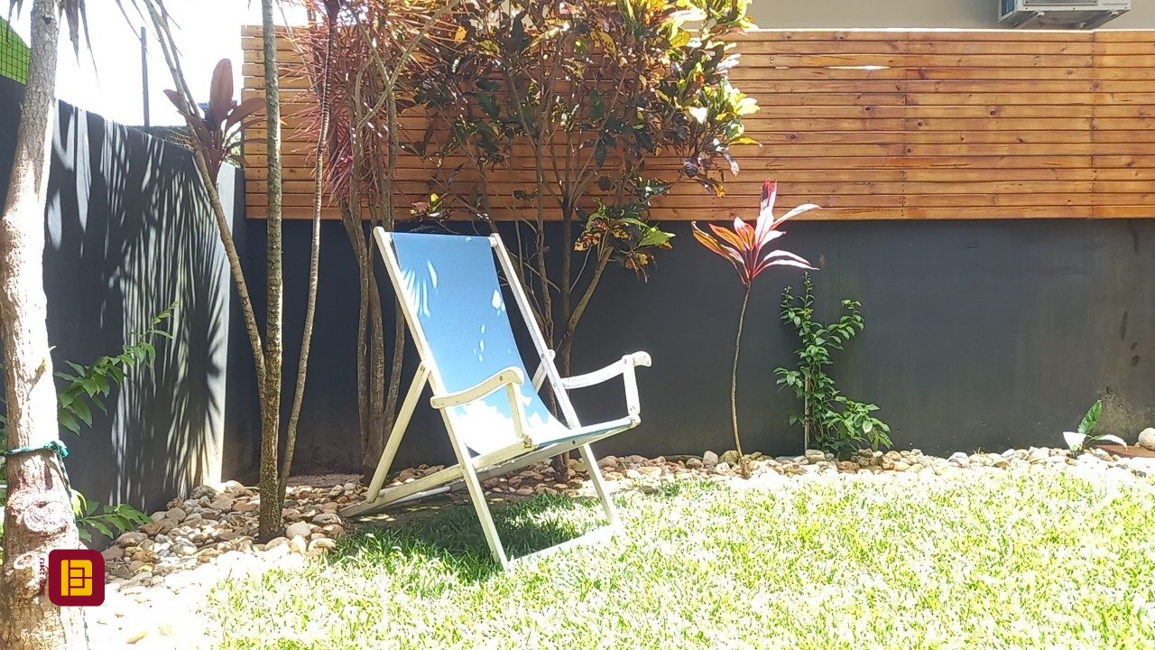 Casa com 136m², 4 quartos (sendo 1 suíte), 2 garagens, no bairro Campeche em Florianópolis