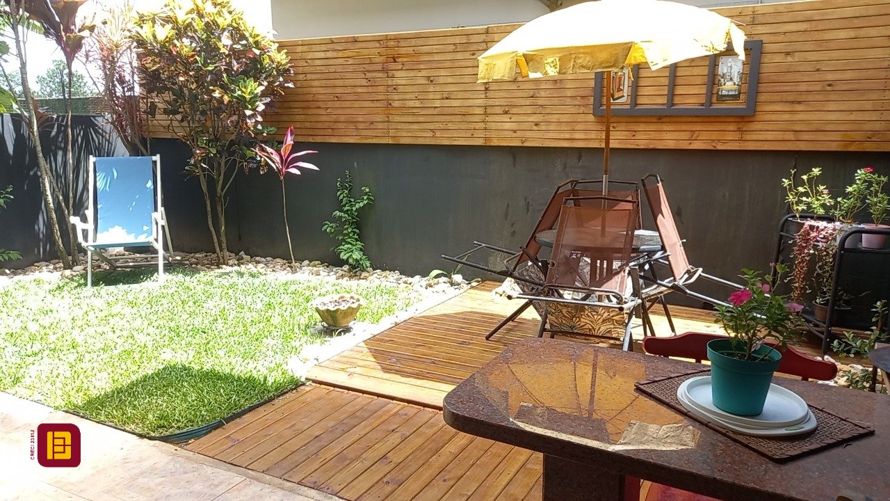 Casa com 136m², 4 quartos (sendo 1 suíte), 2 garagens, no bairro Campeche em Florianópolis
