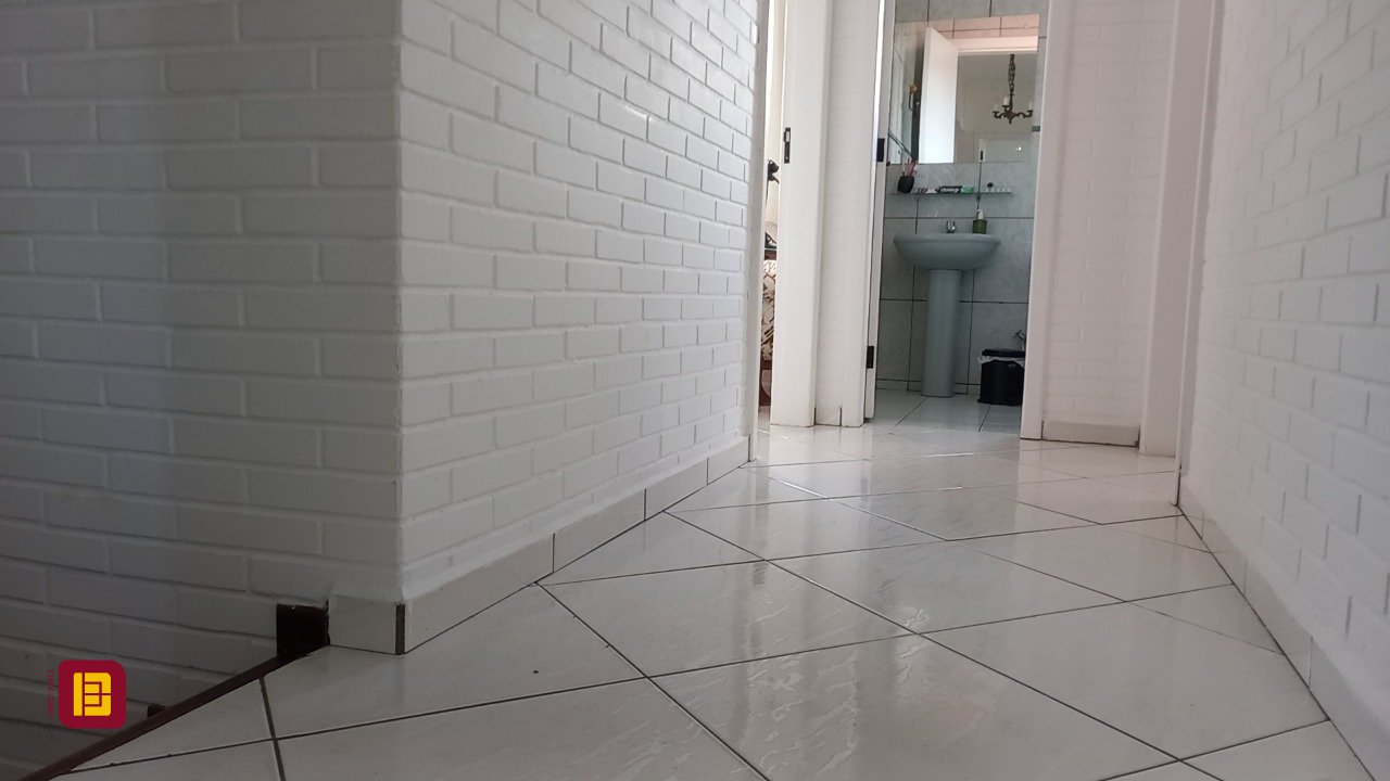 Casa com 136m², 4 quartos (sendo 1 suíte), 2 garagens, no bairro Campeche em Florianópolis