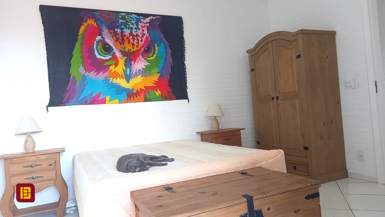 Casa com 136m², 4 quartos (sendo 1 suíte), 2 garagens, no bairro Campeche em Florianópolis