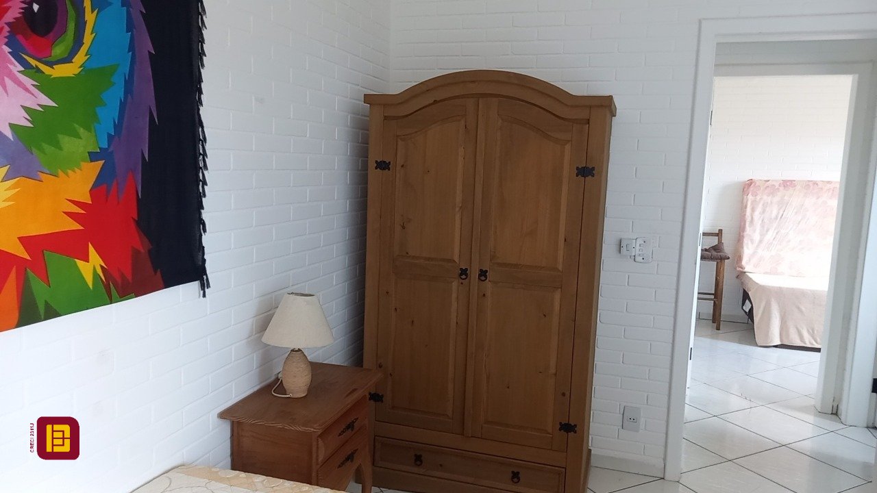 Casa com 136m², 4 quartos (sendo 1 suíte), 2 garagens, no bairro Campeche em Florianópolis