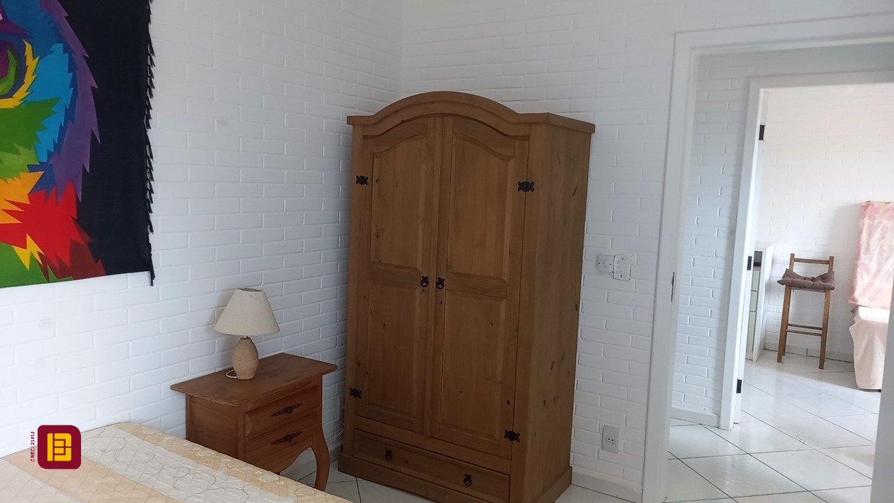 Casa com 136m², 4 quartos (sendo 1 suíte), 2 garagens, no bairro Campeche em Florianópolis