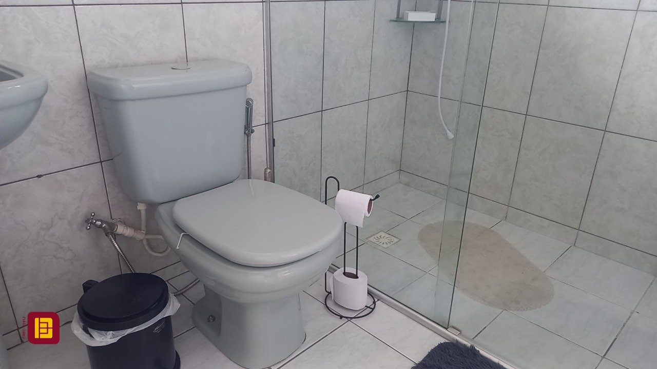 Casa com 136m², 4 quartos (sendo 1 suíte), 2 garagens, no bairro Campeche em Florianópolis