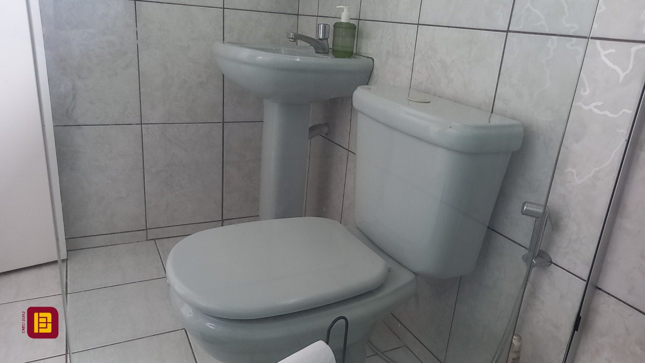Casa com 136m², 4 quartos (sendo 1 suíte), 2 garagens, no bairro Campeche em Florianópolis