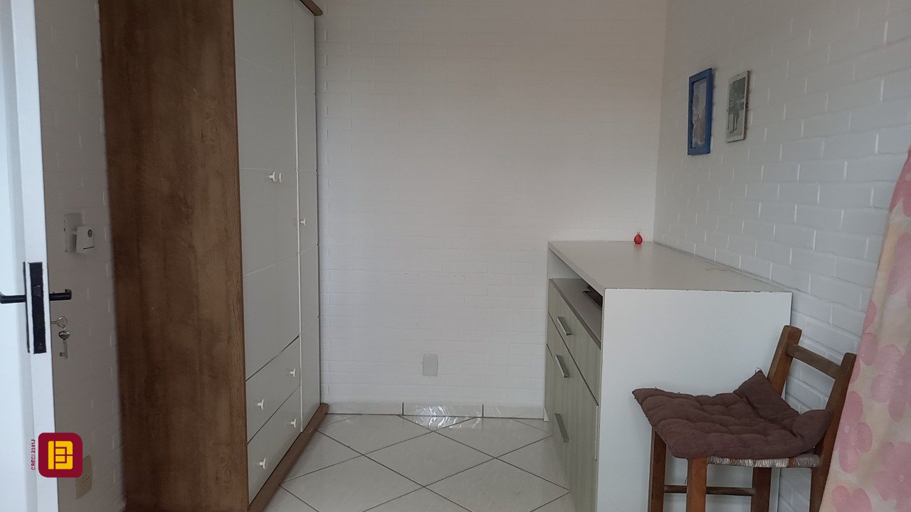 Casa com 136m², 4 quartos (sendo 1 suíte), 2 garagens, no bairro Campeche em Florianópolis