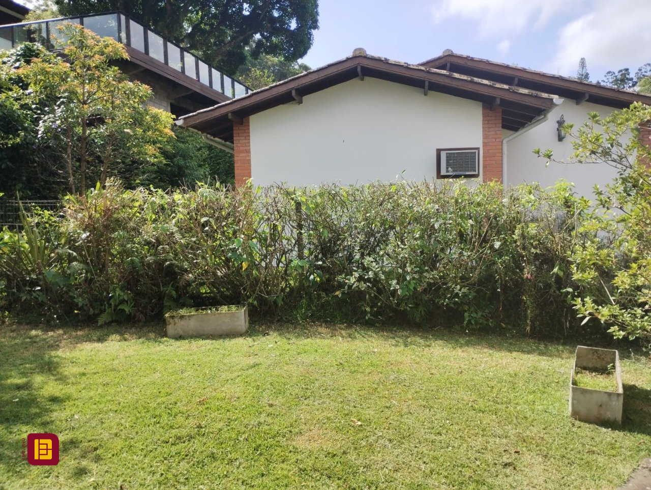 Casa de Condomínio com 190m², 4 quartos (sendo 1 suíte), 4 garagens, no bairro Carvoeira em Florianópolis