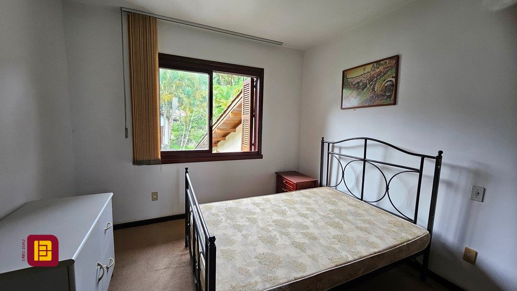 Casa de Condomínio com 190m², 4 quartos (sendo 1 suíte), 4 garagens, no bairro Carvoeira em Florianópolis