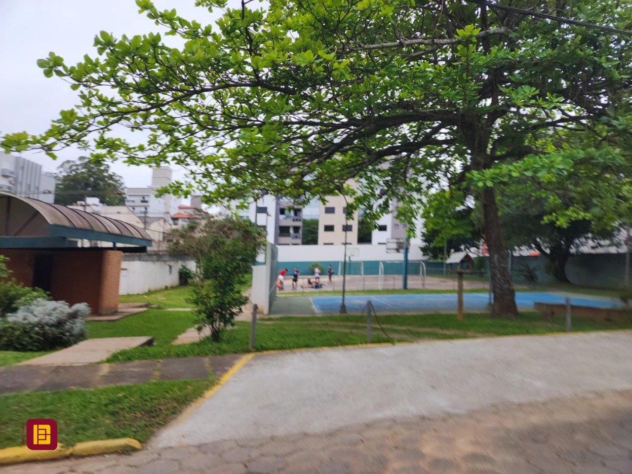 Casa de Condomínio com 190m², 4 quartos (sendo 1 suíte), 4 garagens, no bairro Carvoeira em Florianópolis