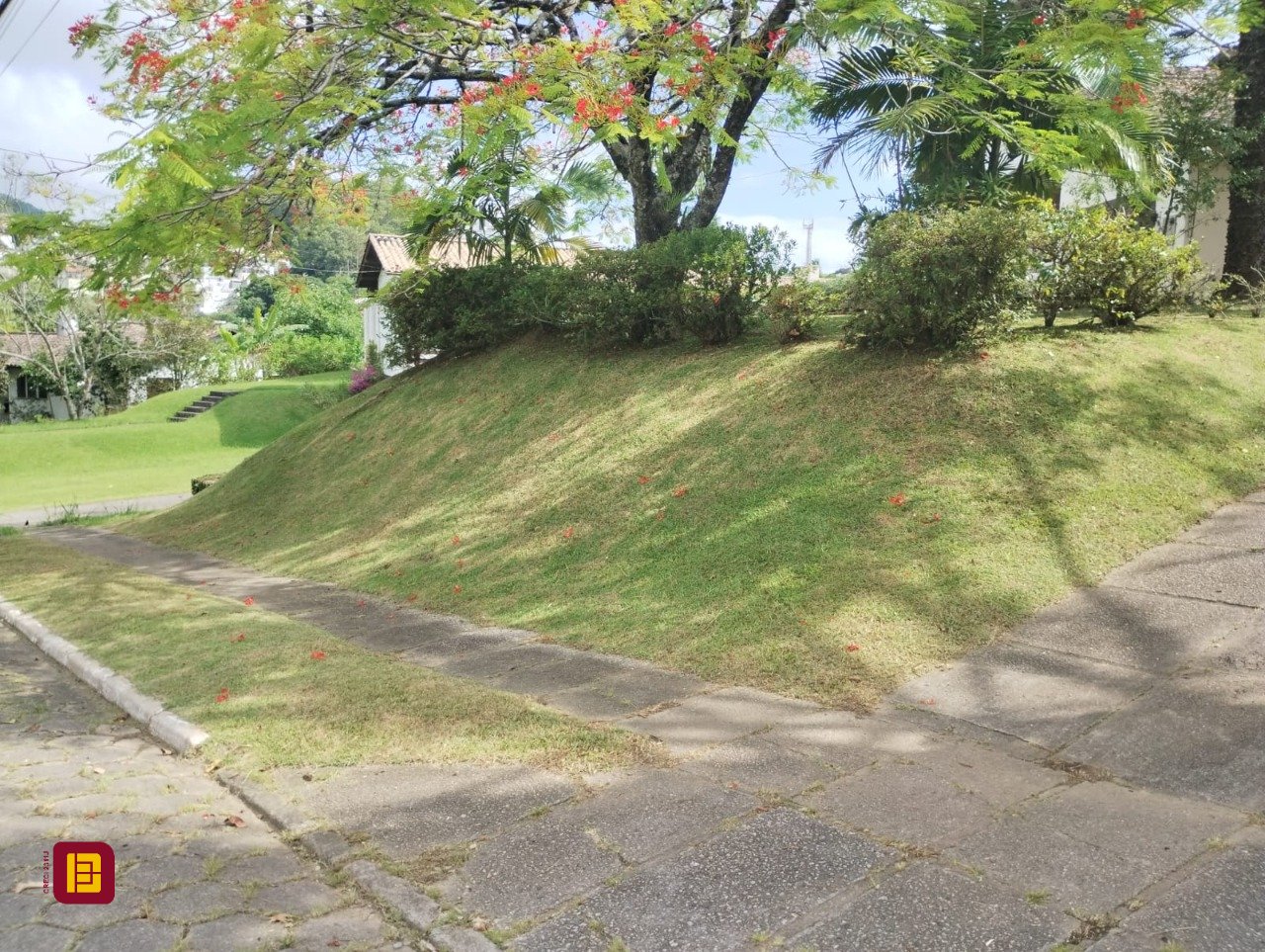 Casa de Condomínio com 190m², 4 quartos (sendo 1 suíte), 4 garagens, no bairro Carvoeira em Florianópolis