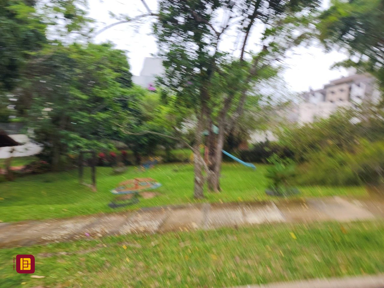 Casa de Condomínio com 190m², 4 quartos (sendo 1 suíte), 4 garagens, no bairro Carvoeira em Florianópolis