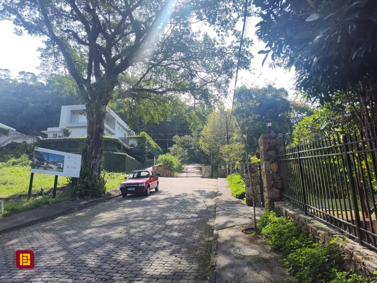 Terreno com 1312m², no bairro Córrego Grande em Florianópolis