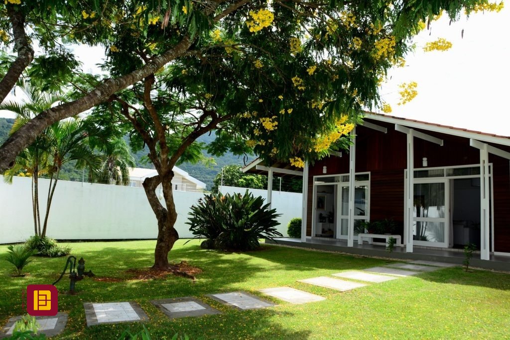 Casa com 158m², 4 quartos (sendo 1 suíte), no bairro Lagoa da Conceição em Florianópolis