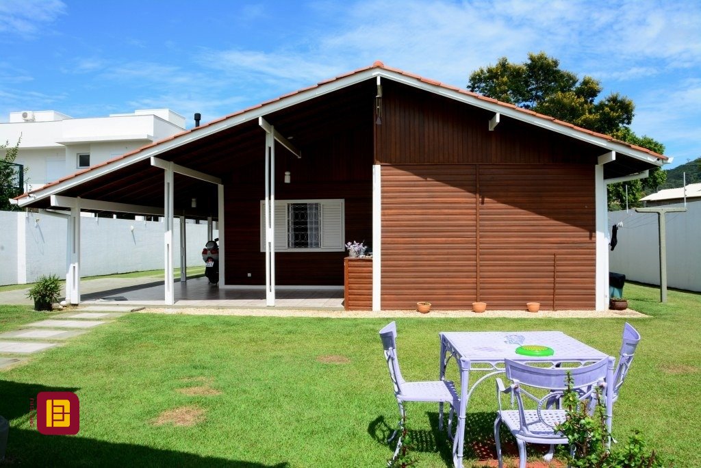 Casa com 158m², 4 quartos (sendo 1 suíte), no bairro Lagoa da Conceição em Florianópolis
