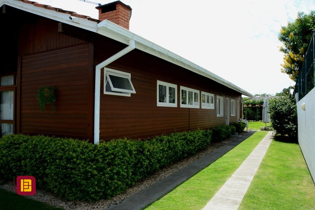 Casa com 158m², 4 quartos (sendo 1 suíte), no bairro Lagoa da Conceição em Florianópolis