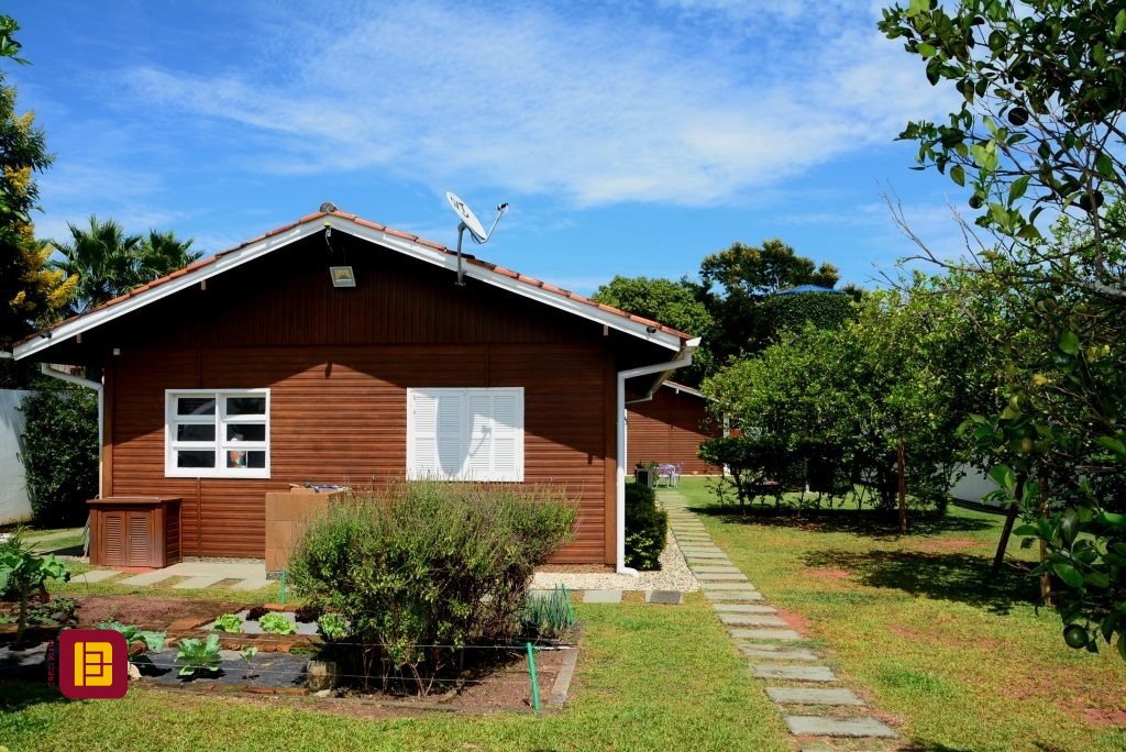 Casa com 158m², 4 quartos (sendo 1 suíte), no bairro Lagoa da Conceição em Florianópolis