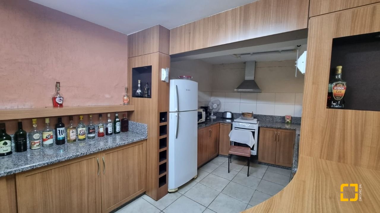 Prédio com 361m², 6 garagens, no bairro Centro em Florianópolis
