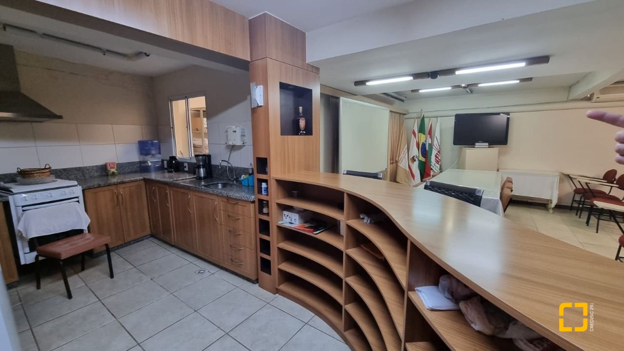 Prédio com 361m², 6 garagens, no bairro Centro em Florianópolis