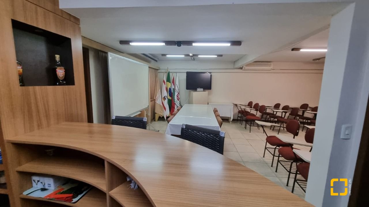 Prédio com 361m², 6 garagens, no bairro Centro em Florianópolis