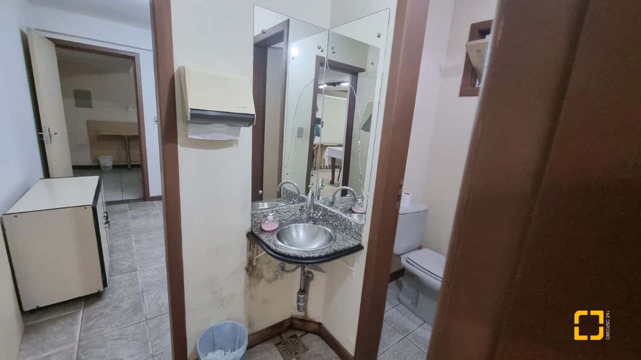 Prédio com 361m², 6 garagens, no bairro Centro em Florianópolis