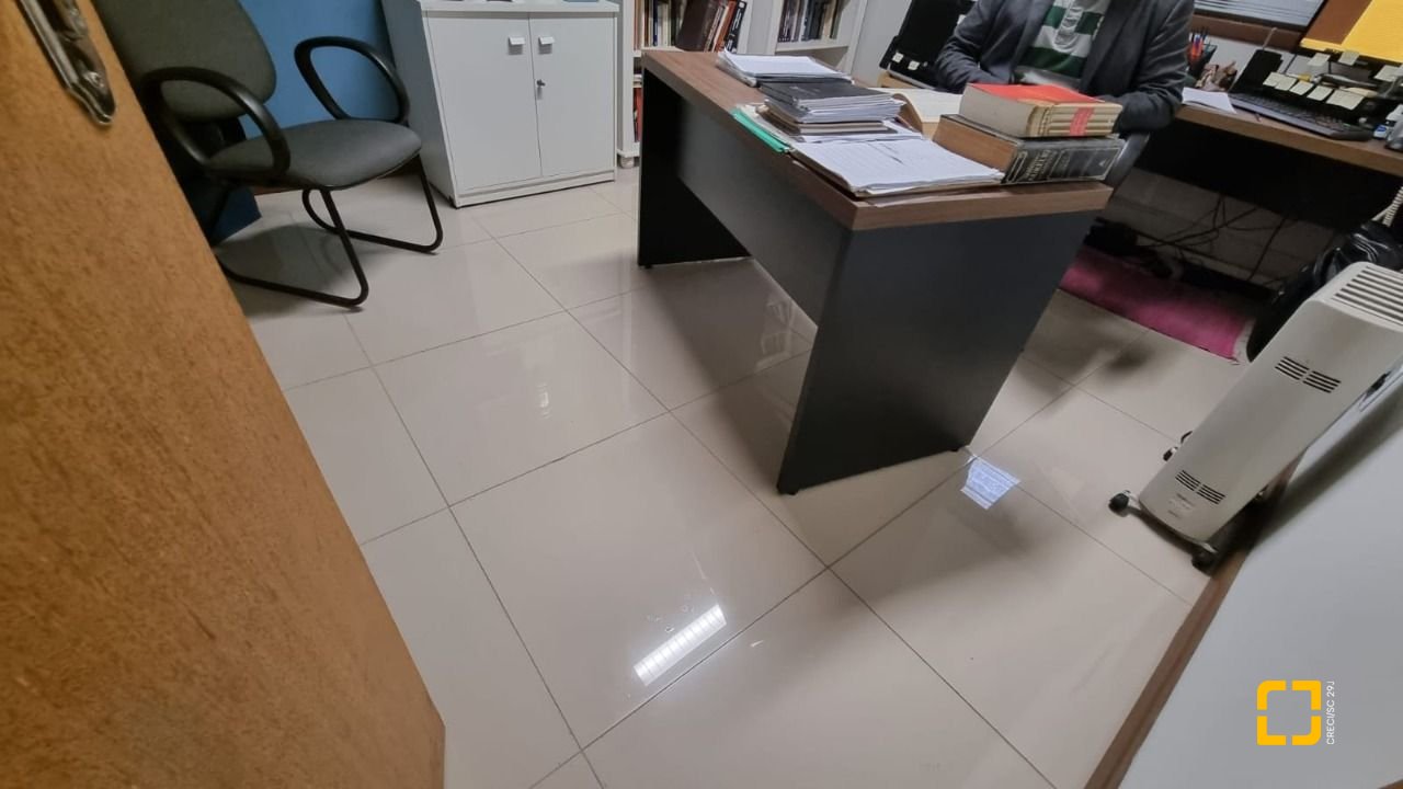 Prédio com 361m², 6 garagens, no bairro Centro em Florianópolis