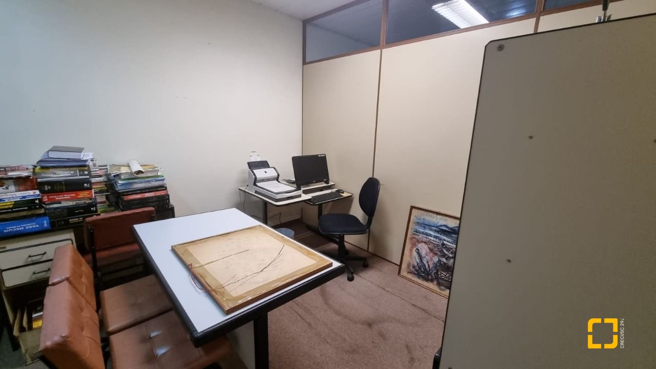 Prédio com 361m², 6 garagens, no bairro Centro em Florianópolis