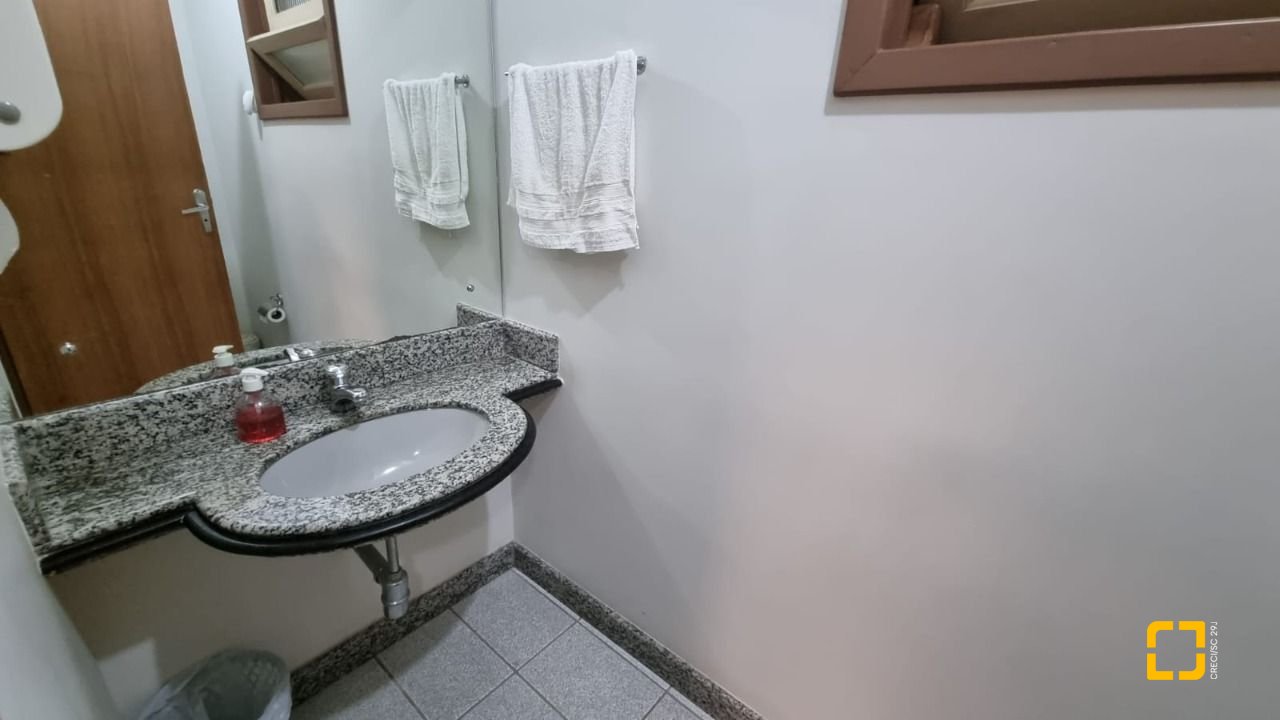 Prédio com 361m², 6 garagens, no bairro Centro em Florianópolis