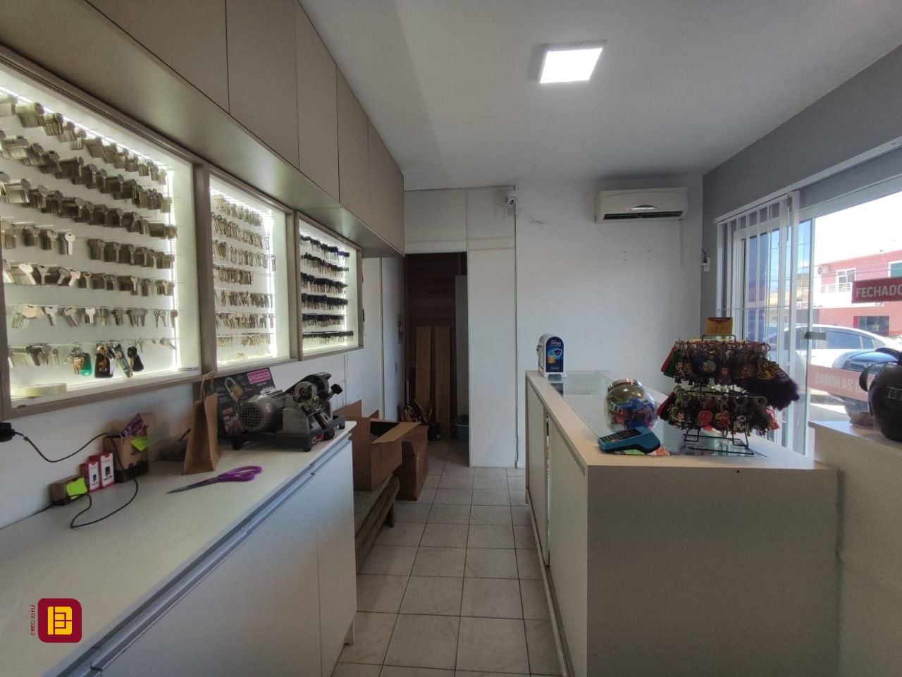 Galpão com 745m², 10 garagens, no bairro Bela Vista em Palhoça