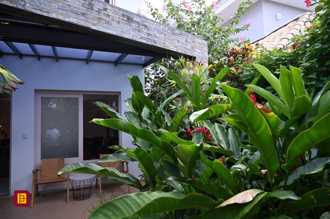 Casa de Condomínio com 320m², 4 quartos (sendo 4 suítes), 4 garagens, no bairro Canto da Lagoa em Florianópolis