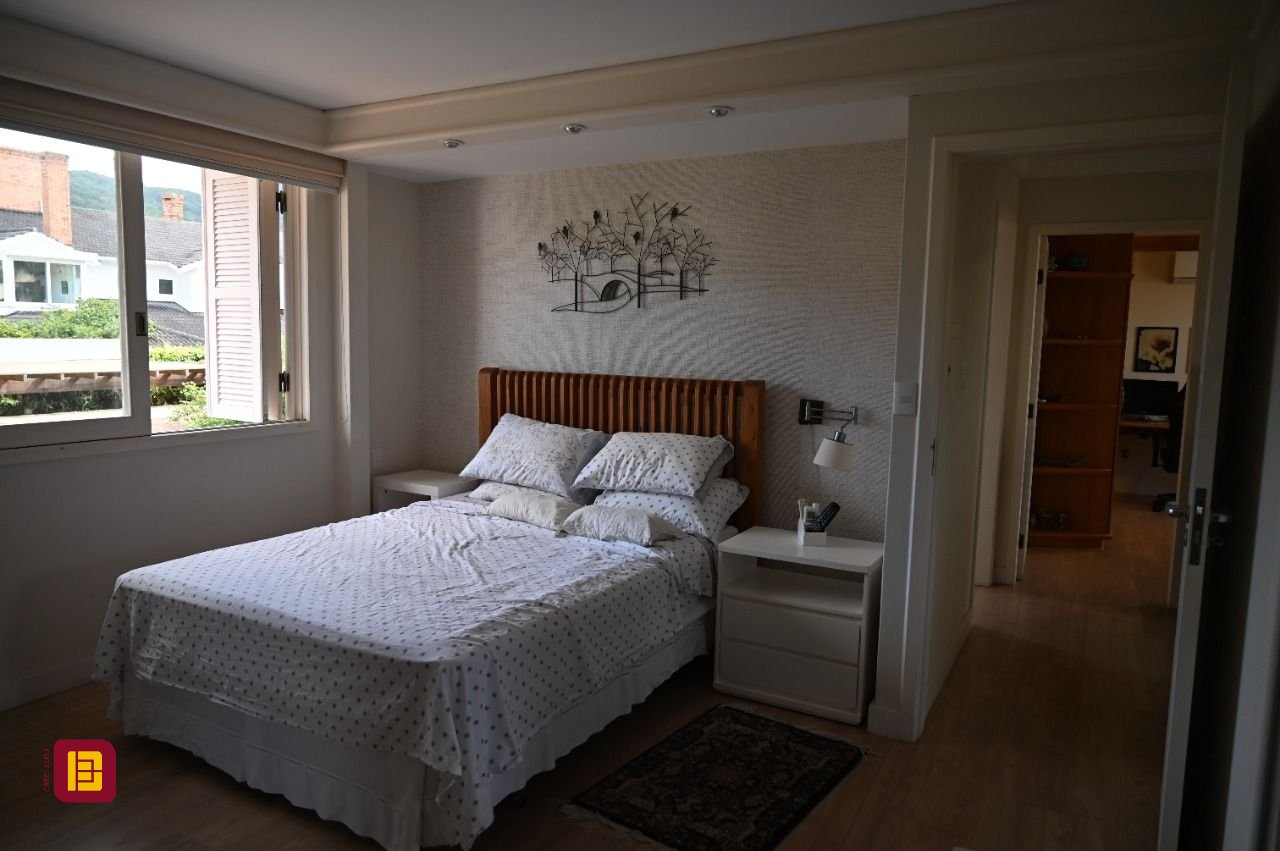 Casa de Condomínio com 320m², 4 quartos (sendo 4 suítes), 4 garagens, no bairro Canto da Lagoa em Florianópolis