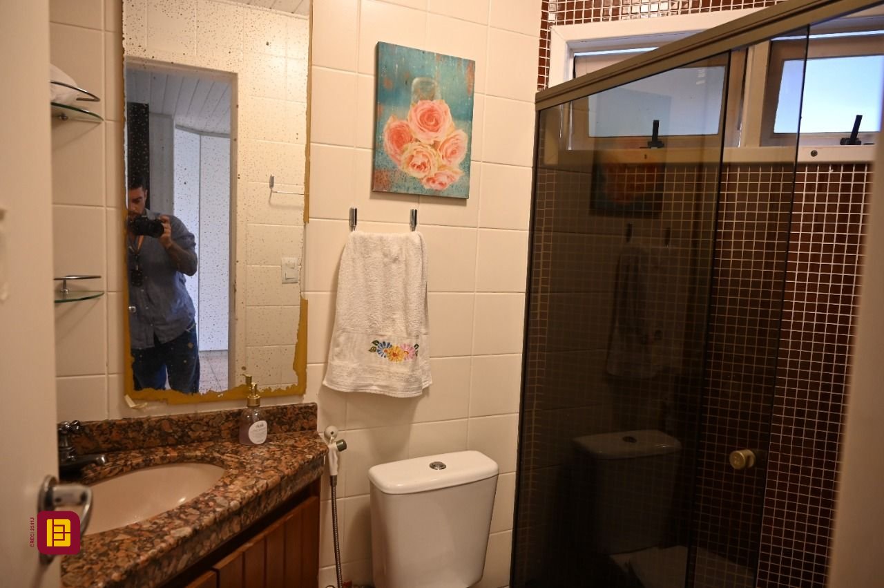 Casa de Condomínio com 320m², 4 quartos (sendo 4 suítes), 4 garagens, no bairro Canto da Lagoa em Florianópolis